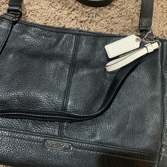 Coach purse. - Picture 2 of 4